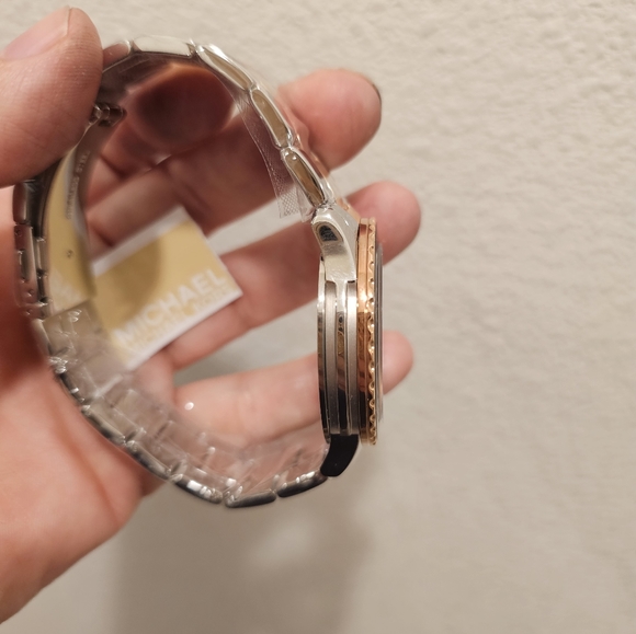 Michael kors womans Runway black dial rose two tone stainless steel watch - Picture 9 of 9